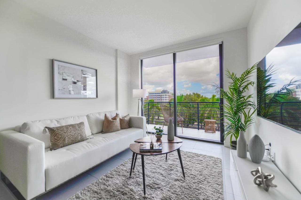 Cozy 1- 1 Bedroom Steps From Downtown Doral Park Маями Екстериор снимка