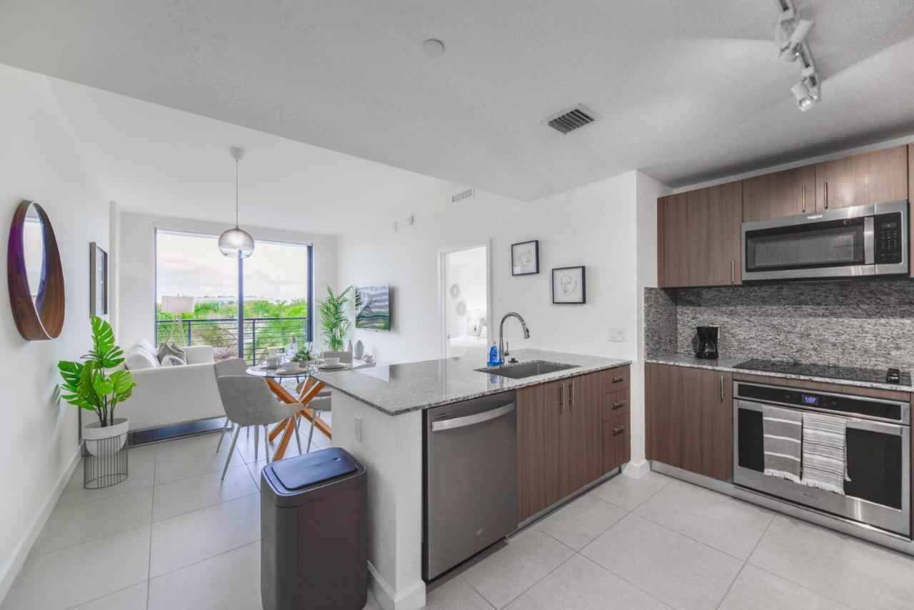 Cozy 1- 1 Bedroom Steps From Downtown Doral Park Маями Екстериор снимка