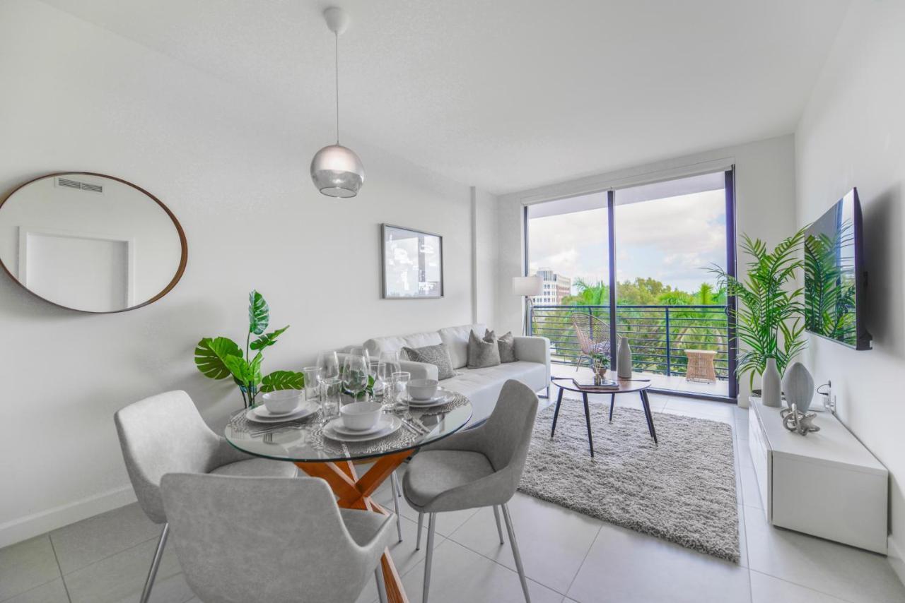 Cozy 1- 1 Bedroom Steps From Downtown Doral Park Маями Екстериор снимка