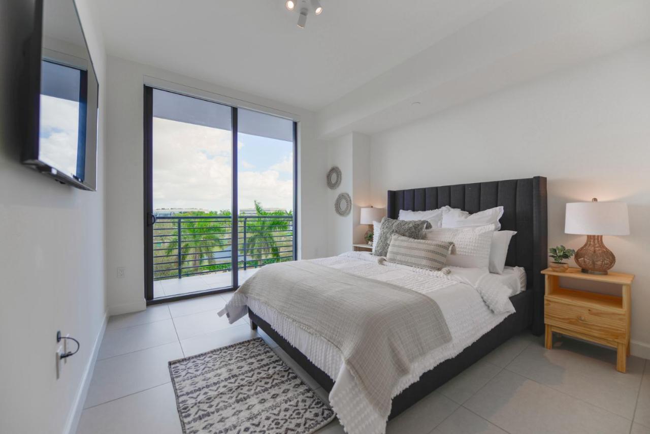 Cozy 1- 1 Bedroom Steps From Downtown Doral Park Маями Екстериор снимка