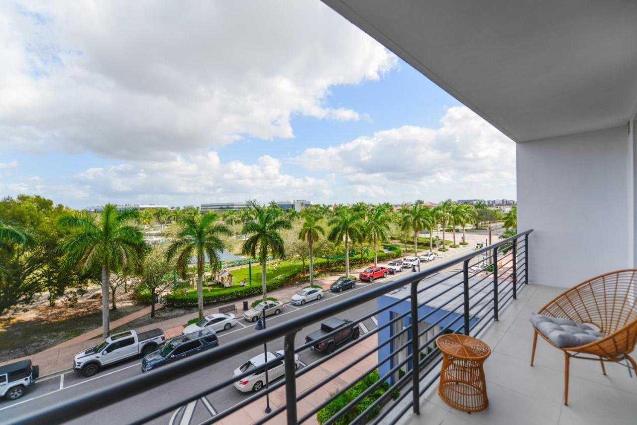 Cozy 1- 1 Bedroom Steps From Downtown Doral Park Маями Екстериор снимка