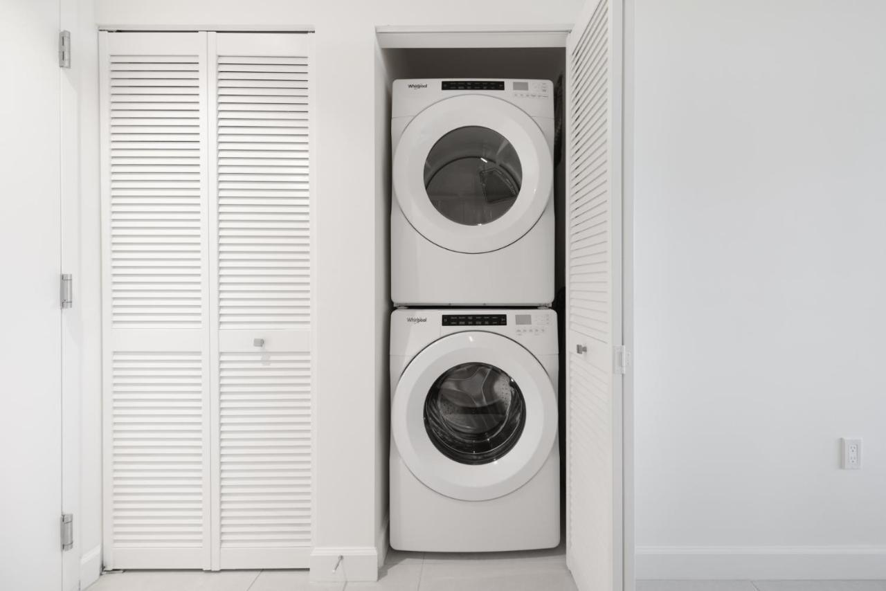 Cozy 1- 1 Bedroom Steps From Downtown Doral Park Маями Екстериор снимка