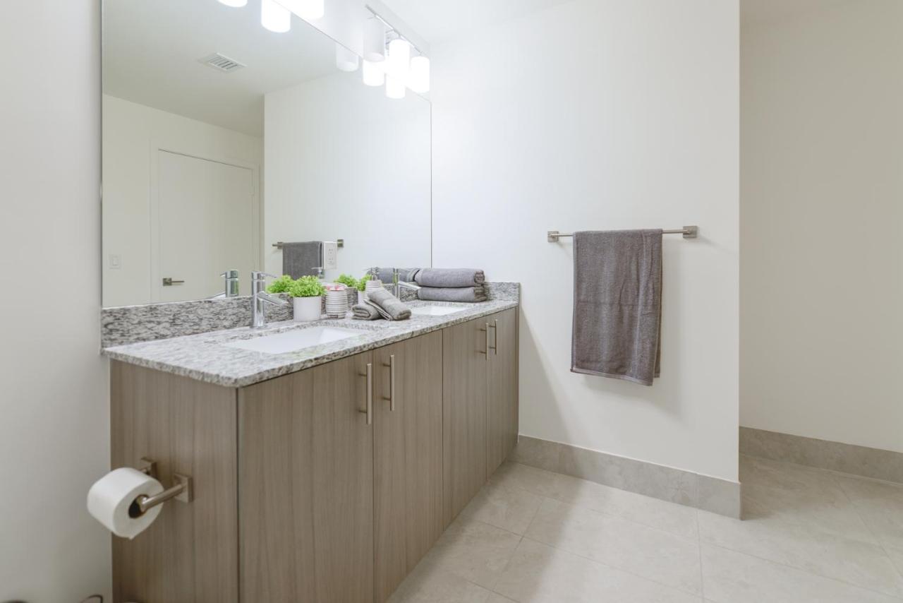 Cozy 1- 1 Bedroom Steps From Downtown Doral Park Маями Екстериор снимка