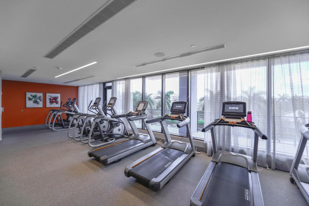Cozy 1- 1 Bedroom Steps From Downtown Doral Park Маями Екстериор снимка